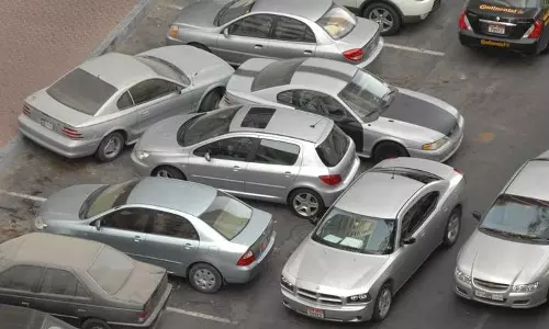 അബൂദബി എമിറേറ്റിലെ മുഴുവന്‍ കെട്ടിടങ്ങളും സൗജന്യ പാര്‍ക്കിങ് സ്ഥലം അനുവദിക്കണമെന്ന് നിര്‍ദ്ദേശം