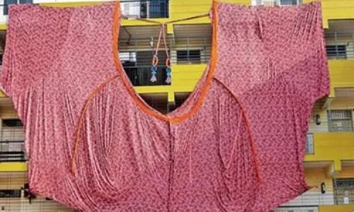 ലോകത്തിലെ ഏറ്റവും വലിയ ബ്ലൌസുമായി ബംഗളൂരു സ്വദേശിനി ഗിന്നസില്‍