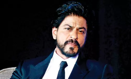 ഷാരൂഖ് ഖാനെ ലോസ് ആഞ്ചല്‍സ് വിമാനത്താവളത്തില്‍ തടഞ്ഞു