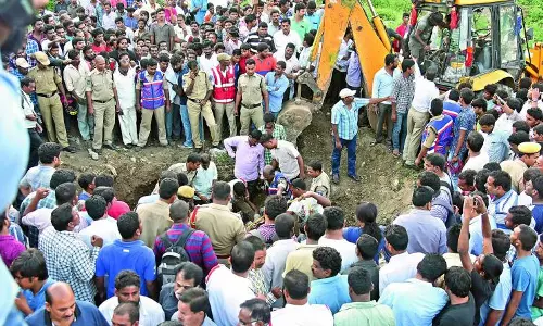 ഹൈദരാബാദില്‍ മാന്‍ഹോളില്‍ കുടുങ്ങി നാല് പേര്‍ മരിച്ചു; കോണ്‍ട്രാക്ടര്‍ അറസ്റ്റില്‍