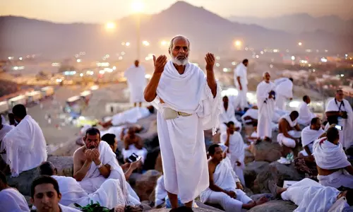 സംസ്ഥാനത്ത് നിന്നുള്ള ഹജ്ജ് തീര്ത്ഥാടകരുടെ വിസ സ്റ്റാംപിംഗ് ഇനിയും പൂര്ത്തായായില്ല സംസ്ഥാനത്ത് നിന്നുള്ള ഹജ്ജ് തീര്ത്ഥാടകരുടെ വിസ സ്റ്റാംപിംഗ് ഇനിയും പൂര്ത്തായായില്ല