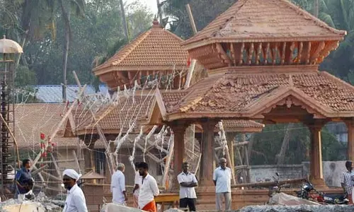 വെടിക്കെട്ടപകടത്തിന് ഒരു മാസം; ദുരന്തത്തിന്റെ കെടുതിയില് നിന്നും ഇനിയും മുക്തരാകാതെ പരവൂര് ജനത വെടിക്കെട്ടപകടത്തിന് ഒരു മാസം; ദുരന്തത്തിന്റെ കെടുതിയില് നിന്നും ഇനിയും മുക്തരാകാതെ പരവൂര് ജനത