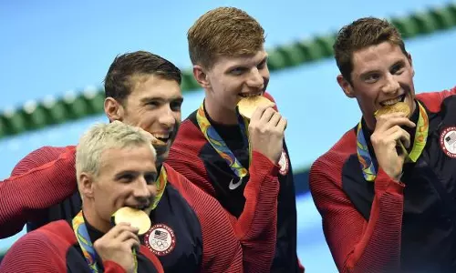 താരങ്ങള്‍ ഒളിമ്പിക് മെഡലില്‍ കടിക്കുന്നത് എന്തിന് ? ഉത്തരം ഇവിടെയുണ്ട്...