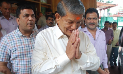 ഉത്തരാഖണ്ഡിലെ രാഷ്ട്രപതി ഭരണം പിന്വലിച്ചു ഉത്തരാഖണ്ഡിലെ രാഷ്ട്രപതി ഭരണം പിന്വലിച്ചു