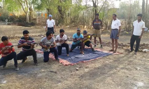 തോക്കും വാളും ഉപയോഗിച്ച് ബജ്രംഗ്ദളിന്രെ ആയുധ പരിശീലനം; ദൃശ്യങ്ങള് പുറത്ത് തോക്കും വാളും ഉപയോഗിച്ച് ബജ്രംഗ്ദളിന്രെ ആയുധ പരിശീലനം; ദൃശ്യങ്ങള് പുറത്ത്