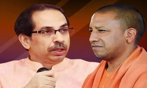 യോഗി ഭോഗി, ചെരുപ്പ് കൊണ്ട് മുഖത്തടിക്കാന്‍ തോന്നിയെന്ന് ഉദ്ധവ് താക്കറെ