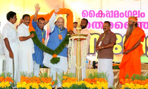 കേരളത്തിന്റെ സംസ്കാരവും പാരമ്പര്യവും സംരക്ഷിക്കണമെങ്കില് എല്ഡിഎഫിനെ പിഴുതെറിയണമെന്ന് അമിത് ഷാ കേരളത്തിന്റെ സംസ്കാരവും പാരമ്പര്യവും സംരക്ഷിക്കണമെങ്കില് എല്ഡിഎഫിനെ പിഴുതെറിയണമെന്ന് അമിത് ഷാ