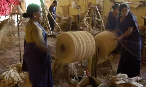 പുതിയ കയര് നയത്തിന് സര്ക്കാര് രൂപം നല്കും പുതിയ കയര് നയത്തിന് സര്ക്കാര് രൂപം നല്കും