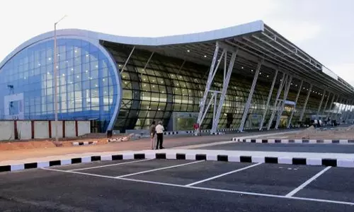 തിരുവനന്തപുരം വിമാനത്താവളം: വഴി പൊളിക്കുന്നതിനെ ചൊല്ലി തര്ക്കം തിരുവനന്തപുരം വിമാനത്താവളം: വഴി പൊളിക്കുന്നതിനെ ചൊല്ലി തര്ക്കം