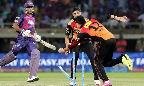 ധോണിയെ പുറത്താക്കിയ യുവരാജിന്റെ ആഘോഷം വൈറലാകുന്നു