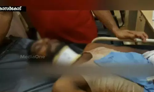 കാസര്കോട് കോണ്ഗ്രസ് പ്രവര്ത്തകന് വെട്ടേറ്റു കാസര്കോട് കോണ്ഗ്രസ് പ്രവര്ത്തകന് വെട്ടേറ്റു