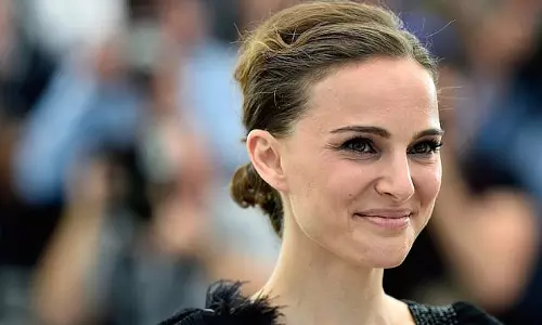 ജെനെസിസ് പ്രൈസ് ഫൌണ്ടേഷന്‍ അവാര്‍ഡ്  ഹോളിവുഡ് നടി നദാലെ പോര്‍ട്ട്മാന്‍ നിരസിച്ചു