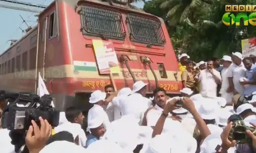 തൊടിയപ്പുലം റെയില്‍വെ സ്‌റ്റേഷന്‍ അടച്ചുപൂട്ടല്‍ ഭീഷണിയില്‍