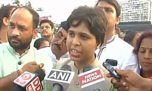 തൃപ്തി ദേശായി മുംബൈ ഹാജി അലി ദര്‍ഗയില്‍ പ്രവേശിച്ചു