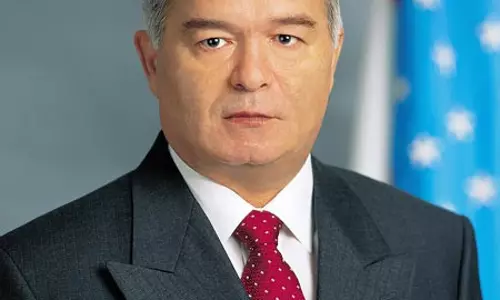 ഇസ്‌ലാം കരിമോവിന് ഉസ്ബക്കിസ്ഥാന്റെ അന്ത്യാഞ്ജലി