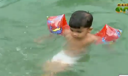 കുളത്തിലെത്തിയാല്‍ മത്സ്യമാകും ഈ രണ്ട് വയസുകാരന്‍