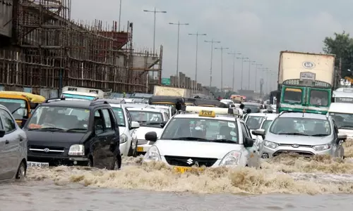 ഡല്ഹിയിലും ഹൈദരാബാദിലും കനത്ത മഴ ഡല്ഹിയിലും ഹൈദരാബാദിലും കനത്ത മഴ