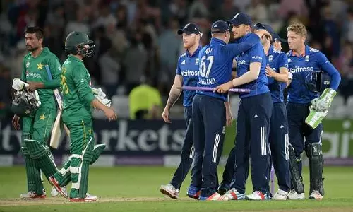 ഇംഗ്ലണ്ട് - പാകിസ്താന്‍ ഏകദിനത്തില്‍ തകര്‍ന്ന റെക്കോഡുകള്‍