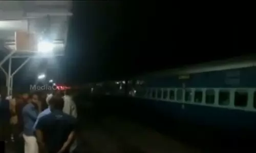 സിഗ്നല്‍ തെറ്റിച്ച ട്രെയിന്‍ കൊല്ലത്ത് പിടിച്ചിട്ടു