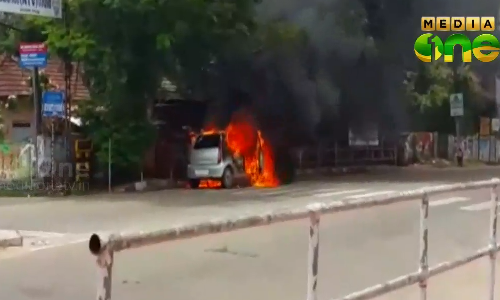 കൊല്ലത്ത് ഓടിക്കൊണ്ടിരുന്ന കാറിന് തീപിടിച്ചു