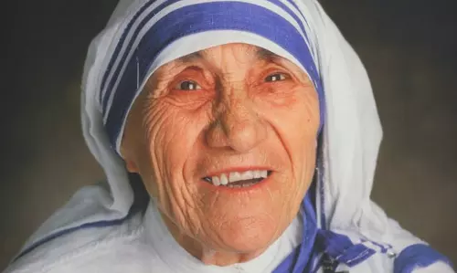 മദര്‍ തെരേസയെ വിശുദ്ധയായി പ്രഖ്യാപിച്ചു