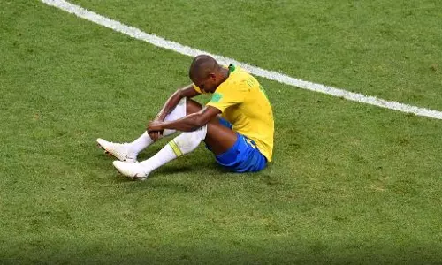 സെല്‍ഫ് ഗോള്‍:  ഫെര്‍ണാണ്ടീഞ്ഞോക്കെതിരെ വംശീയ അധിക്ഷേപവും  