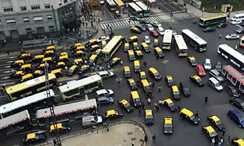 യൂബര്‍ ടാക്സിക്കെതിരെ ചിലിയില്‍ പ്രതിഷേധം