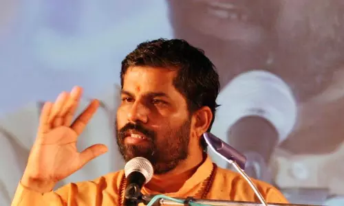 മനുഷ്യര്‍ക്കിടയില്‍ വിഭാഗീയത വളര്‍ത്താനുള്ള ശ്രമങ്ങളെ ചെറുത്തു തോല്‍പ്പിക്കണമെന്ന് സ്വാമി സന്ദീപാനന്ദഗിരി