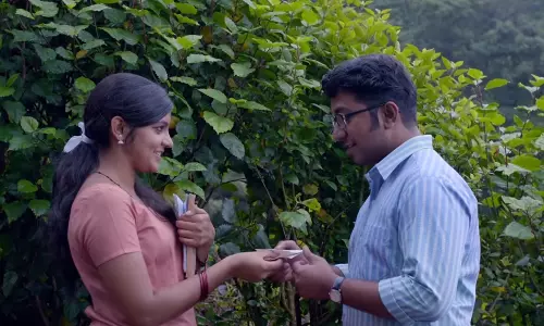 ഒരു നാടന്‍പ്രേമം പോലെ സുന്ദരമാണീ പാട്ട്, ഒരു മുത്തശ്ശി ഗദയിലെ ആദ്യഗാനം കാണാം