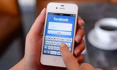 ഐഫോണിന് പുതിയ ഒഎസ് വരുന്നു; ഇനി ഫേസ്ബുക്കിന് ഒരു വിവരവും ചോര്ത്താനാകില്ല ഐഫോണിന് പുതിയ ഒഎസ് വരുന്നു; ഇനി ഫേസ്ബുക്കിന് ഒരു വിവരവും ചോര്ത്താനാകില്ല