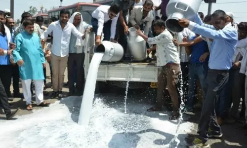 കർഷക സമരം മൂന്നാം ദിവസത്തില്‍; പച്ചക്കറി - പാല്‍ ലഭ്യതയില്‍ വന്‍കുറവ്