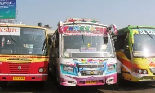 കോഴിക്കോട് ബസ് ജീവനക്കാരുടെ മിന്നല്‍ പണിമുടക്ക്