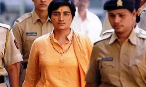 മലേഗാവ് സ്ഫോടനക്കേസില് നാല് പ്രതികള്ക്ക് ക്ലീറ്റ് ചിറ്റ് നല്കിയ എന്ഐഎ നടപടിക്കെതിരെ പ്രതിഷേധം മലേഗാവ് സ്ഫോടനക്കേസില് നാല് പ്രതികള്ക്ക് ക്ലീറ്റ് ചിറ്റ് നല്കിയ എന്ഐഎ നടപടിക്കെതിരെ പ്രതിഷേധം