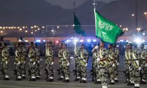 സൌദി സുരക്ഷാ സേന മക്കയില് പരേഡ് നടത്തി സൌദി സുരക്ഷാ സേന മക്കയില് പരേഡ് നടത്തി