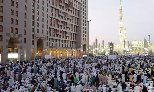 എണ്ണവിലയിടിവ് മൂലമുണ്ടായ സാമ്പത്തിക പ്രതിസന്ധി ഈദാഘോഷത്തിന്റെ നിറം കെടുത്തുന്നു