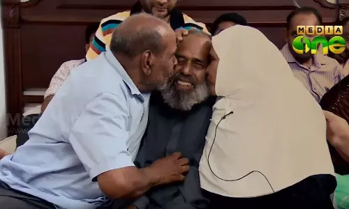 48 വര്‍ഷത്തിന് ശേഷം മലയാളി കുടുംബം പാകിസ്ഥാനി സഹോദരനെ കണ്ടുമുട്ടി