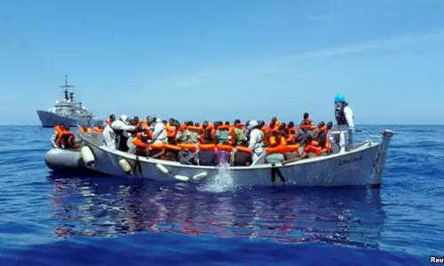 അഭയാര്‍ഥികളെ ഇറ്റാലിയന്‍ നാവികസേന രക്ഷപ്പെടുത്തി