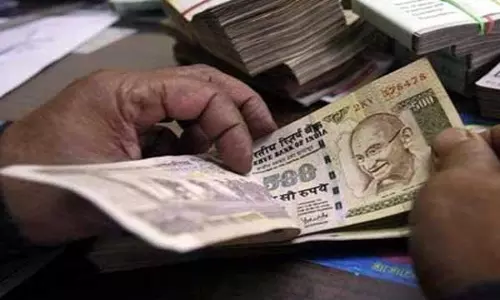 വേലന്താവളം ചെക് പോസ്റ്റില്‍ വിജിലന്‍സ് റെയ്ഡ്; മൂന്നു ലക്ഷം രൂപ പിടിച്ചെടുത്തു