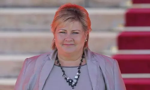 ഒടുവില് ഫേസ്ബുക്ക് തിരുത്തി, നോര്വെ പ്രധാനമന്ത്രി പോസ്റ്റ് ചെയ്ത നാപാം പെണ്കുട്ടിയുടെ ഫോട്ടോ റിസ്റ്റോര് ചെയ്തു ഒടുവില് ഫേസ്ബുക്ക് തിരുത്തി, നോര്വെ പ്രധാനമന്ത്രി പോസ്റ്റ് ചെയ്ത നാപാം പെണ്കുട്ടിയുടെ ഫോട്ടോ റിസ്റ്റോര് ചെയ്തു