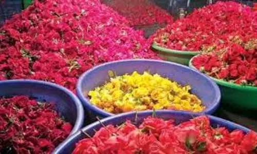 ഓണമിങ്ങെത്തി, തമിഴ്നാട്ടിലെ പൂവിപണി ഉണര്‍ന്നു