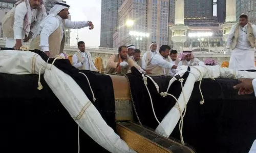 വിശുദ്ധ കഅബയെ ഇന്ന് പുതിയ കിസ്‍വ പുതപ്പിക്കും