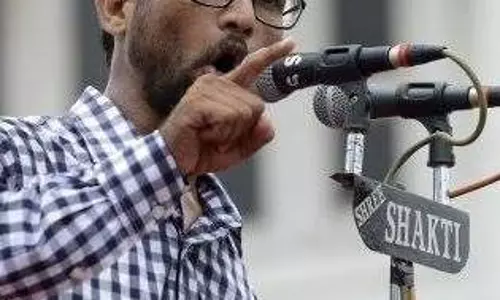 സിപിഎം പരിപാടിയില്‍ നിന്നും ജിഗ്നേഷ് മേവാനി പിന്‍വാങ്ങി, താന്‍ ചിത്രലേഖക്കൊപ്പമെന്ന് മേവാനി