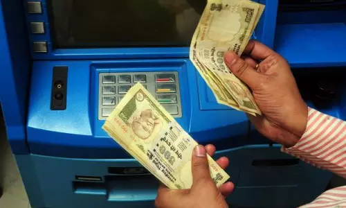 കാലിയായ എടിഎമ്മുകളില്‍ പണം നിറച്ചു