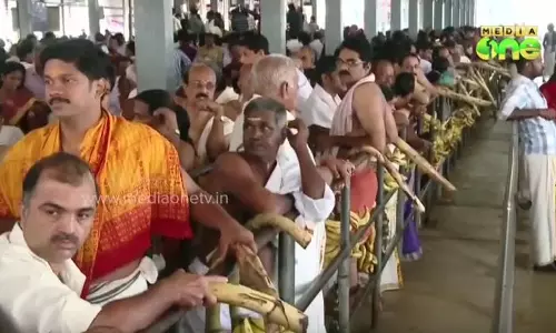 ഗുരുവായൂരപ്പന് കാഴ്ചക്കുല സമര്‍പ്പിക്കാന്‍ ഉത്രാടത്തില്‍ വന്‍ ഭക്തജന പ്രവാഹം