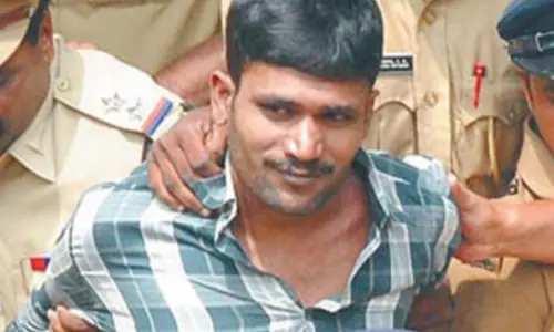 സൗമ്യ വധക്കേസ്: വിധിപകര്പ്പ് പുറത്ത് വന്നപ്പോള് ഗോവിന്ദചാമിക്ക് ജീവപര്യന്തം സൗമ്യ വധക്കേസ്: വിധിപകര്പ്പ് പുറത്ത് വന്നപ്പോള് ഗോവിന്ദചാമിക്ക് ജീവപര്യന്തം