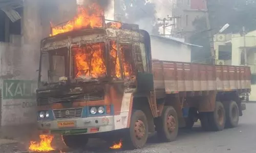 സമരം തുടരുമെന്ന് സംയുക്ത സമിതി; കര്ണാടകയില് കനത്ത ജാഗ്രത സമരം തുടരുമെന്ന് സംയുക്ത സമിതി; കര്ണാടകയില് കനത്ത ജാഗ്രത
