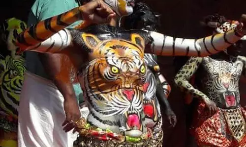 പുലിത്താളത്തിനൊത്ത് ചുവട് വെച്ച് തൃശൂര്‍