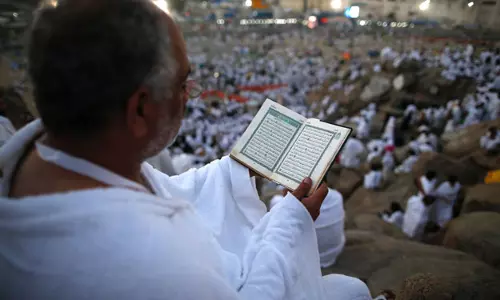 ഹജ്ജ് തീര്ഥാടകര്ക്ക് ഖുര്ആന് കോപ്പികള് വിതരണം ചെയ്ത് തുടങ്ങി ഹജ്ജ് തീര്ഥാടകര്ക്ക് ഖുര്ആന് കോപ്പികള് വിതരണം ചെയ്ത് തുടങ്ങി