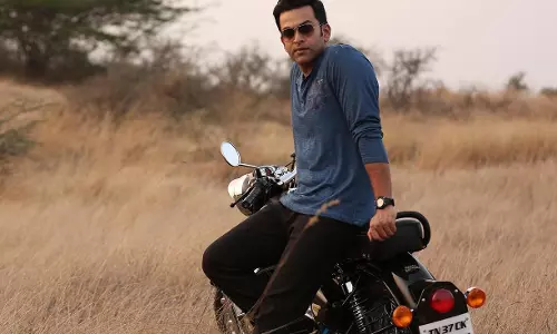 തന്നോടുള്ള സ്നേഹത്തിന്റെ പേരില്‍ മറ്റ് നടന്‍മാരെ താഴ്ത്തിക്കെട്ടരുതെന്ന് പൃഥ്വി