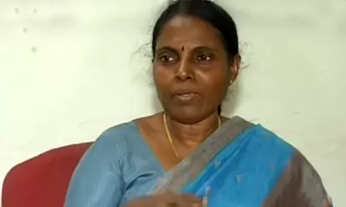 സൌമ്യ വധക്കേസില് സര്ക്കാര് അഭിഭാഷകന് വീഴ്ച പറ്റിയെന്ന് ഡോ. ഷേര്ളി വാസു സൌമ്യ വധക്കേസില് സര്ക്കാര് അഭിഭാഷകന് വീഴ്ച പറ്റിയെന്ന് ഡോ. ഷേര്ളി വാസു